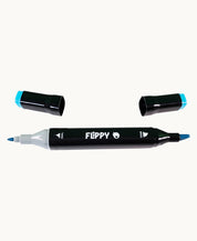 Penna från Stora Paketet – dubbelsidig Flippy-penna med fin- och bred spets, perfekt för både detaljer och färgfyllning.